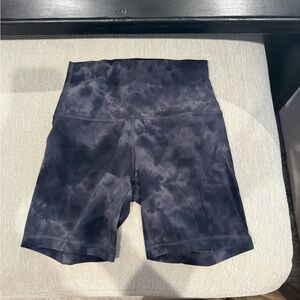 Lululemon Athletica Dark Patterned Bike Shorts - 6 inch